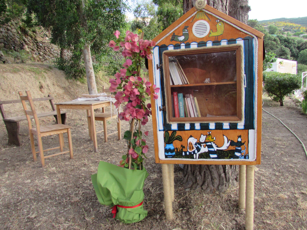 biblioteca in giardino le palette ponza